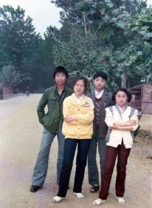 看完刘强东年轻时的照片让人心酸，每一个创业者都不容易！